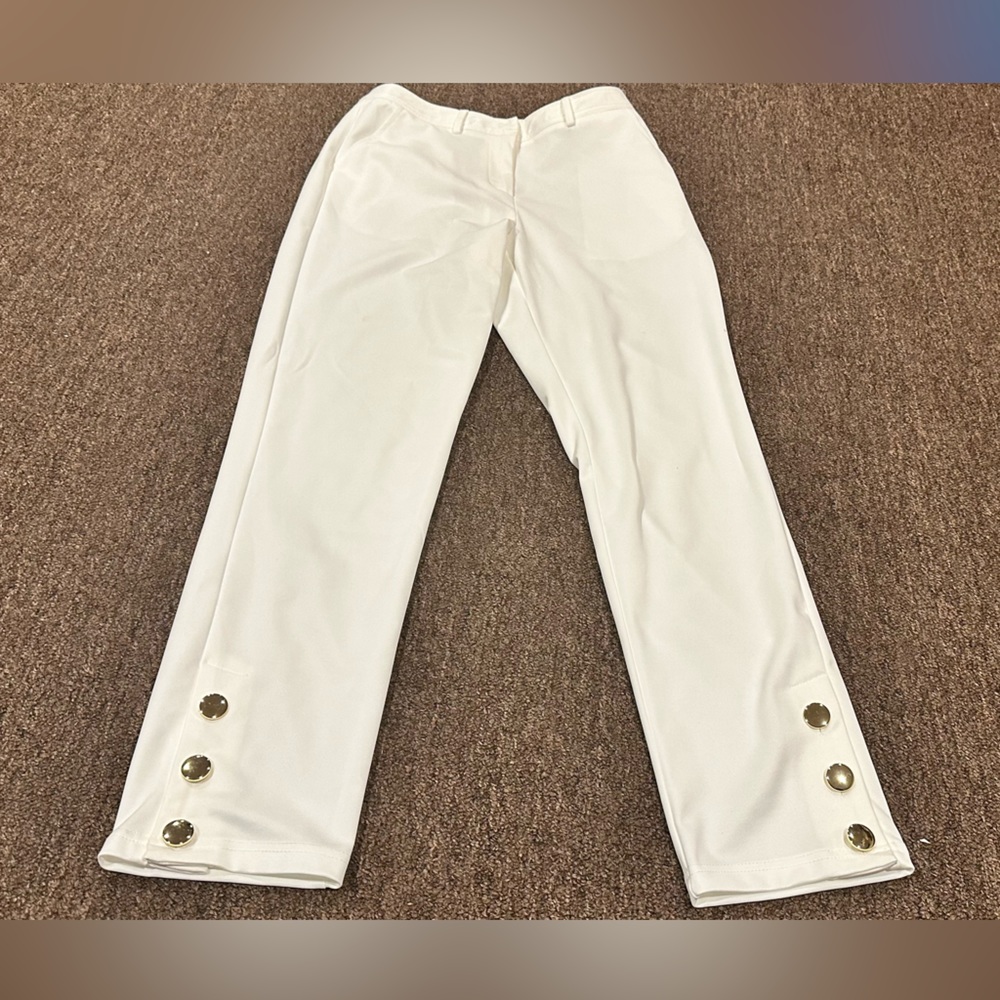 EUC Women’s Unique 21 white straight leg slimming dress pants gold buttons Sz S
